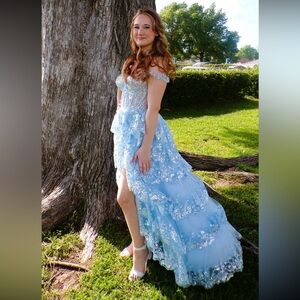 Light blue Sherri Hill 55500 prom dress